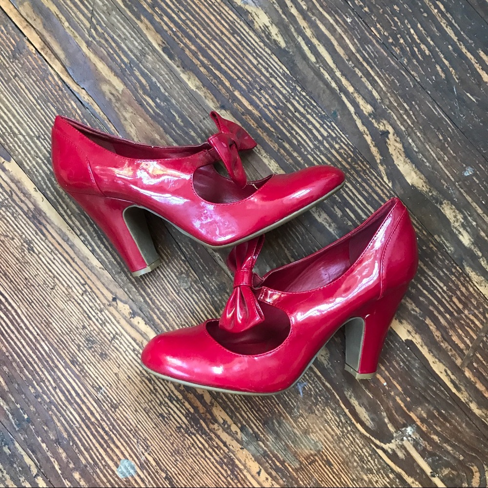 Retro Style Heels with Bows